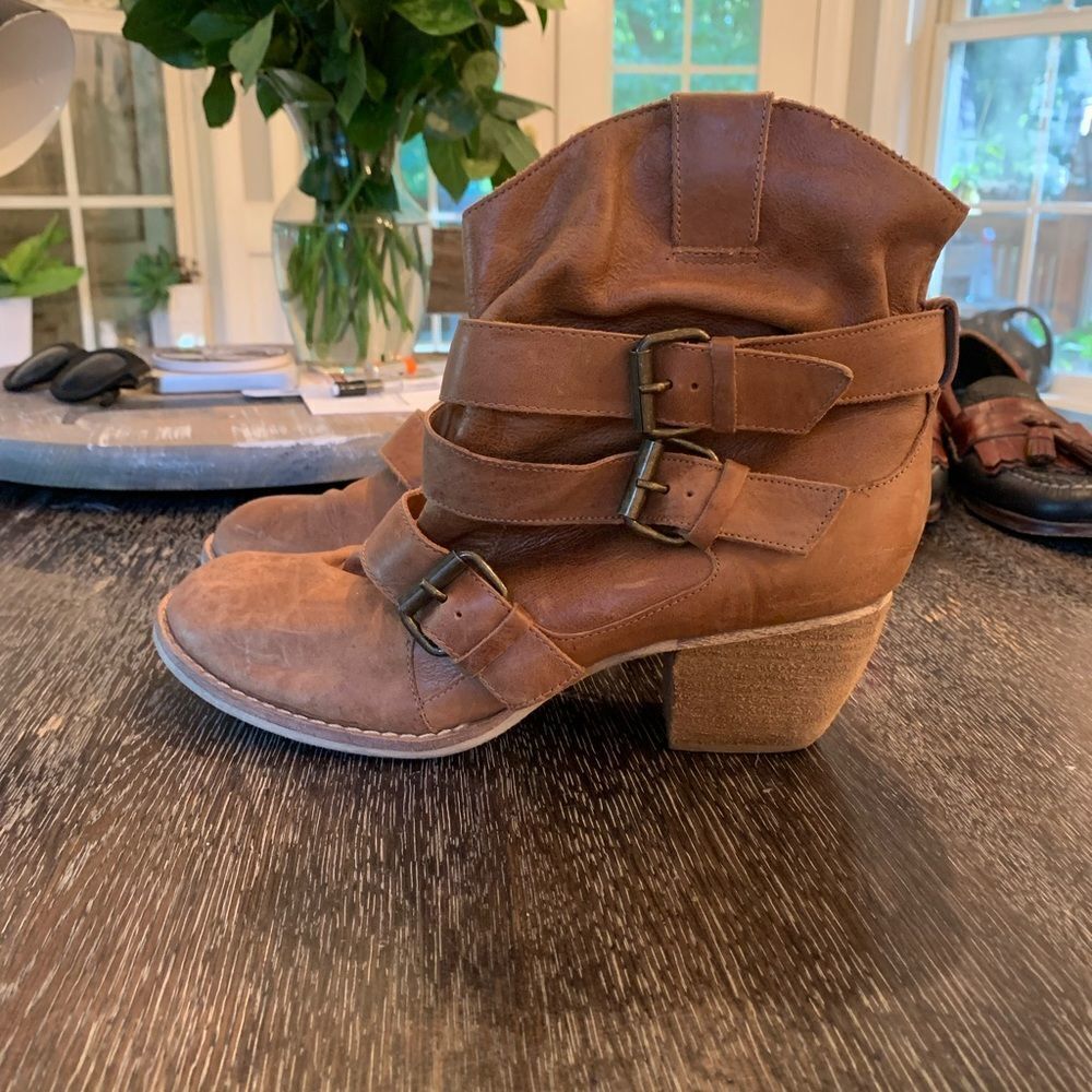 BP Light Brown Triple Buckle Leather Boots sz 9